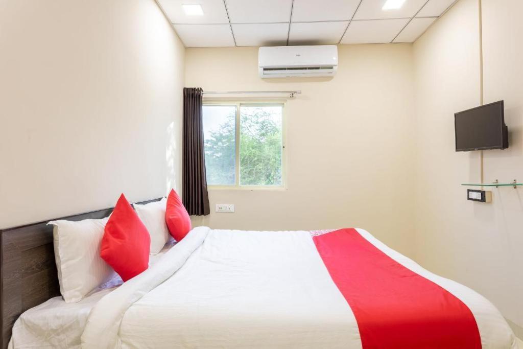 Jagtara Residency Hotell Indore Exteriör bild