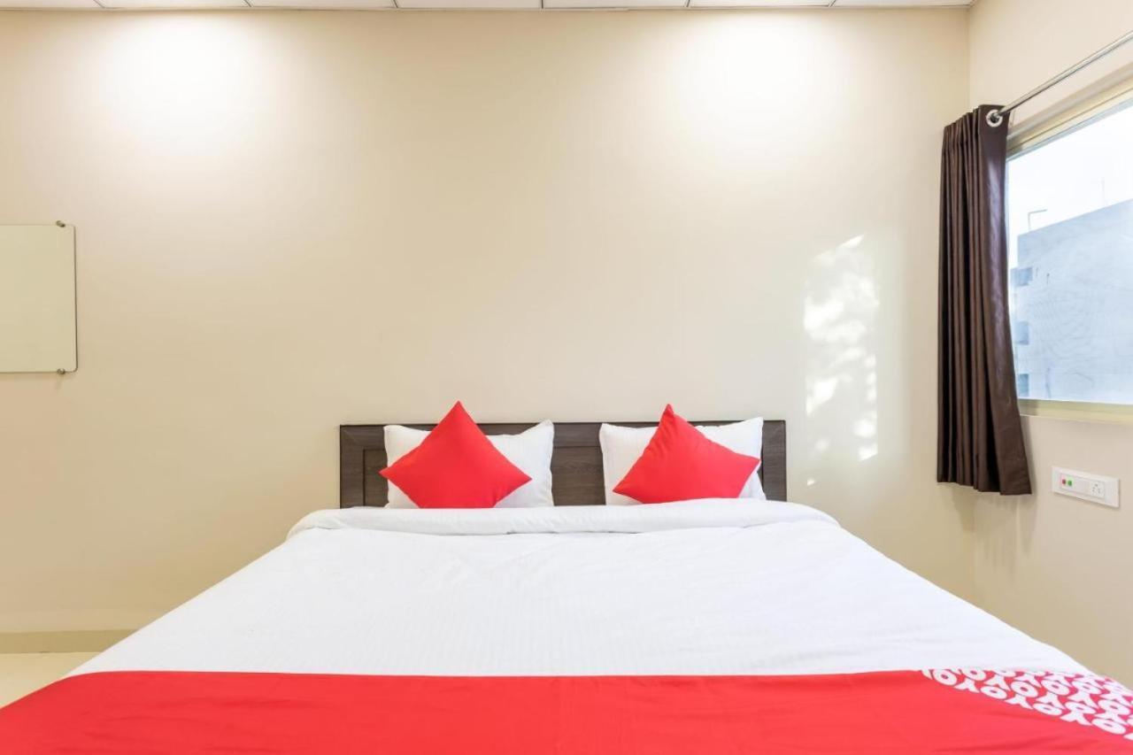 Jagtara Residency Hotell Indore Exteriör bild