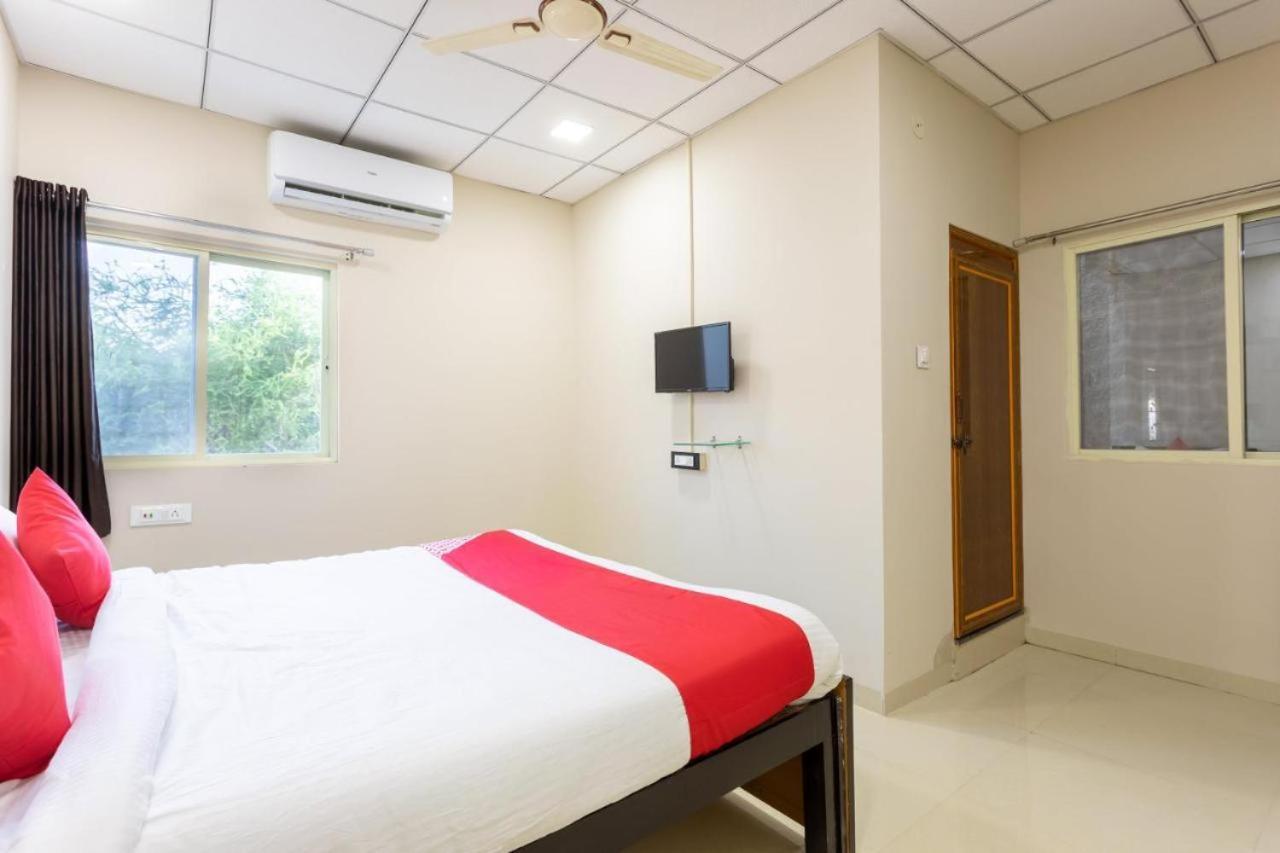 Jagtara Residency Hotell Indore Exteriör bild
