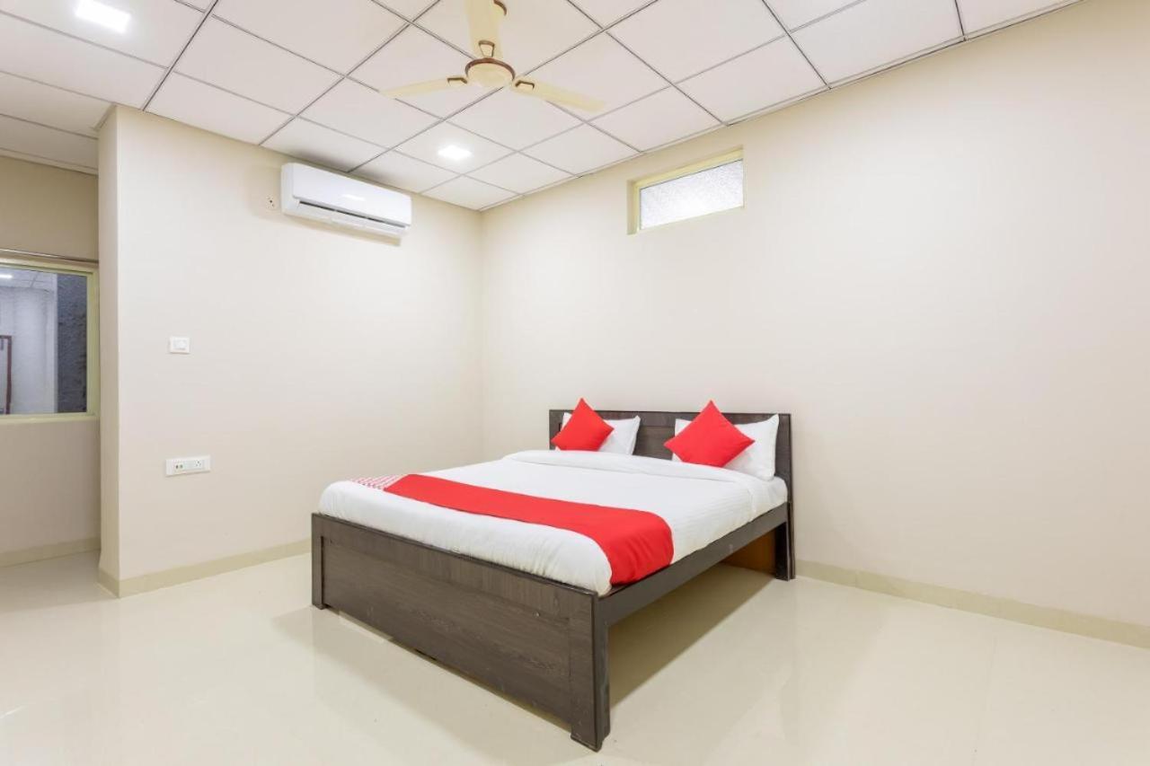 Jagtara Residency Hotell Indore Exteriör bild