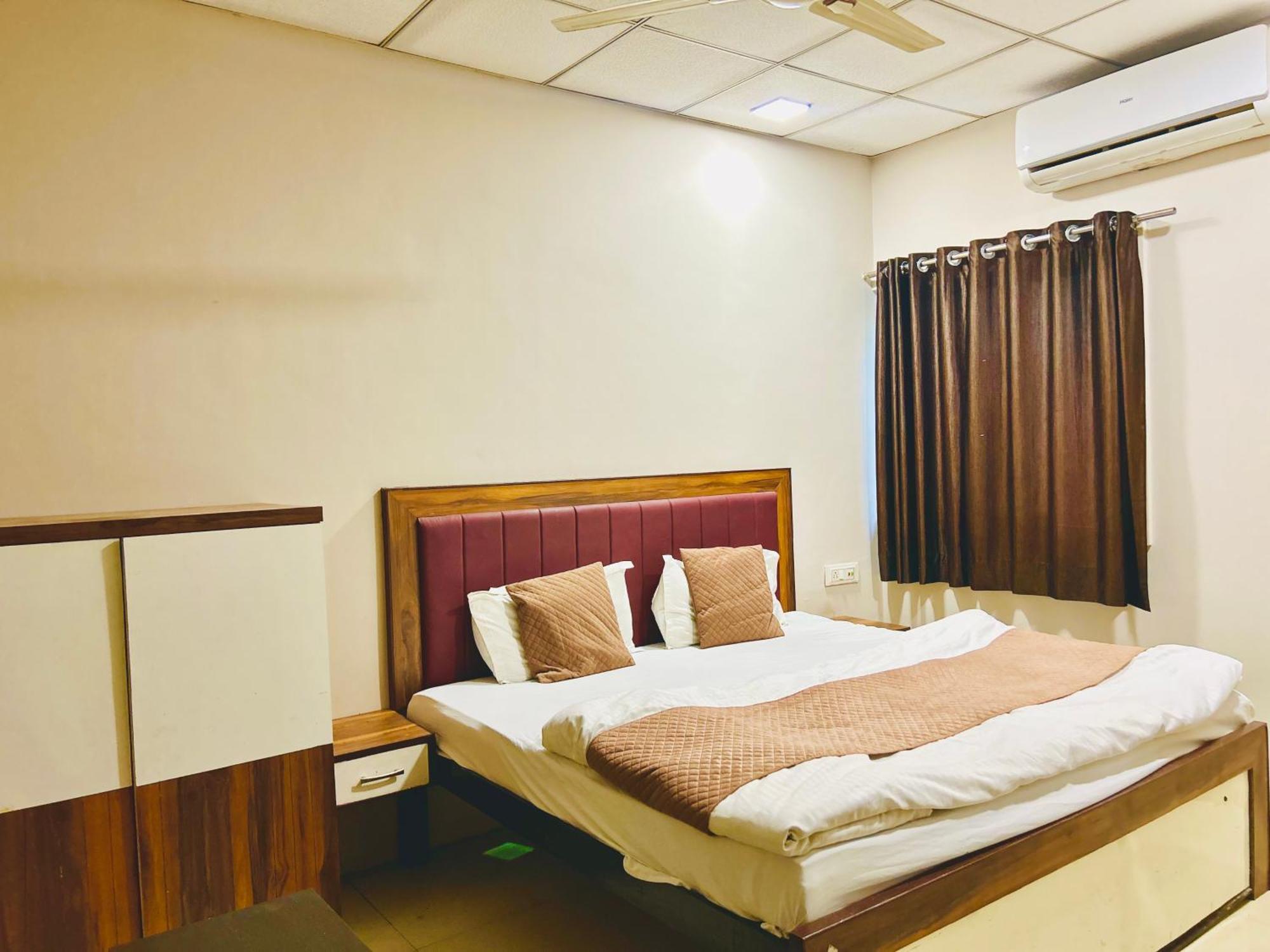 Jagtara Residency Hotell Indore Exteriör bild