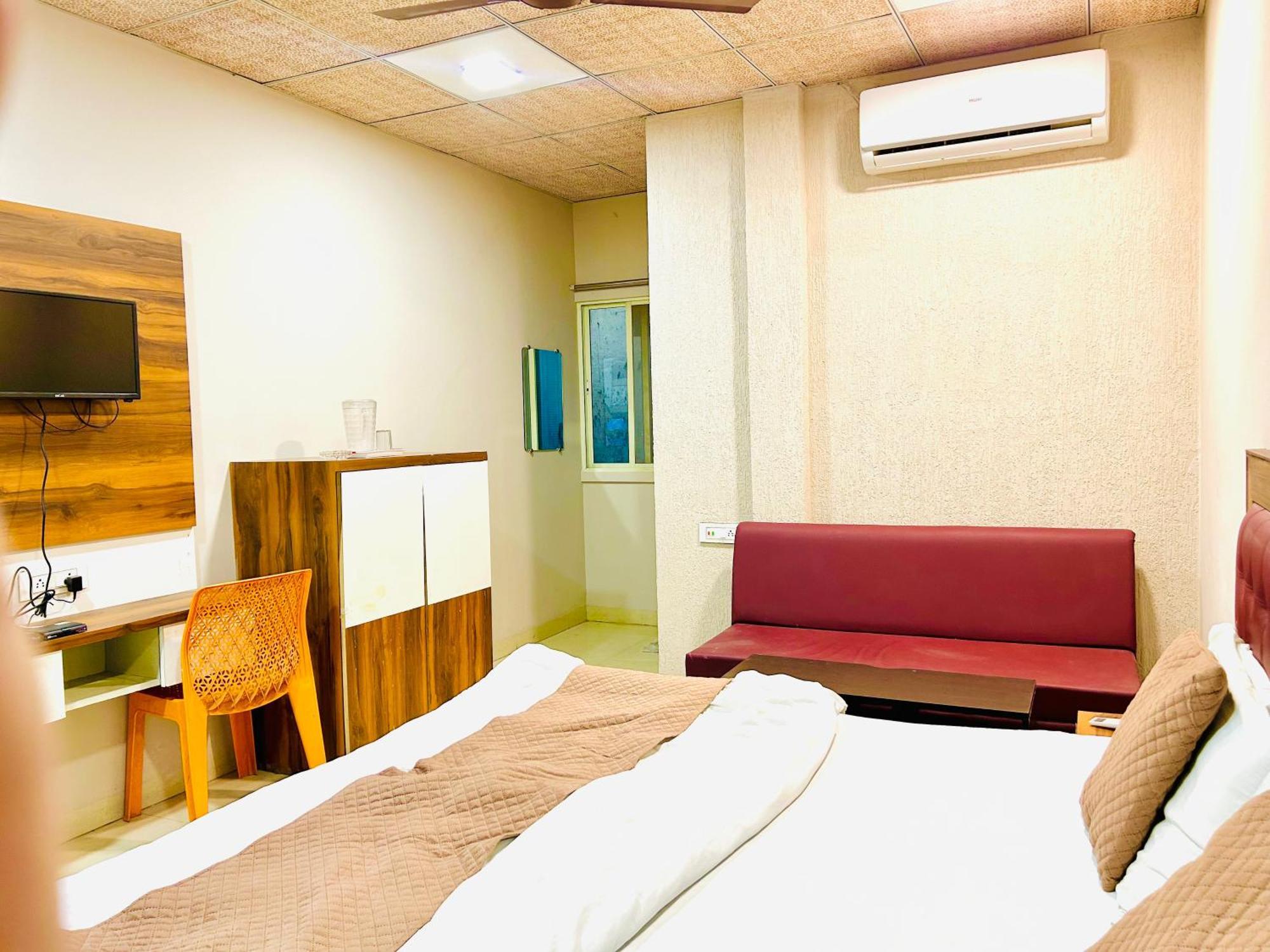 Jagtara Residency Hotell Indore Exteriör bild