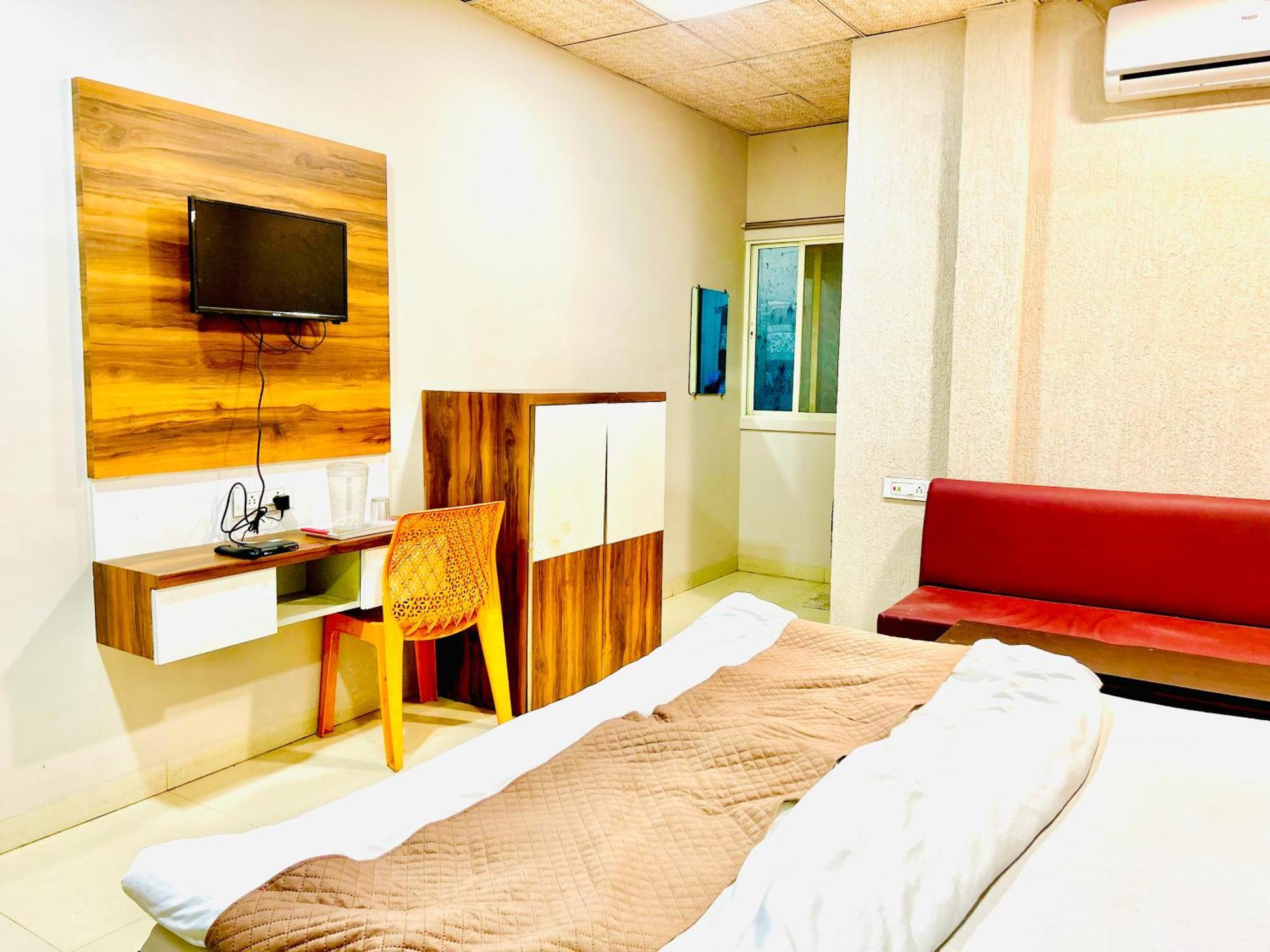 Jagtara Residency Hotell Indore Exteriör bild