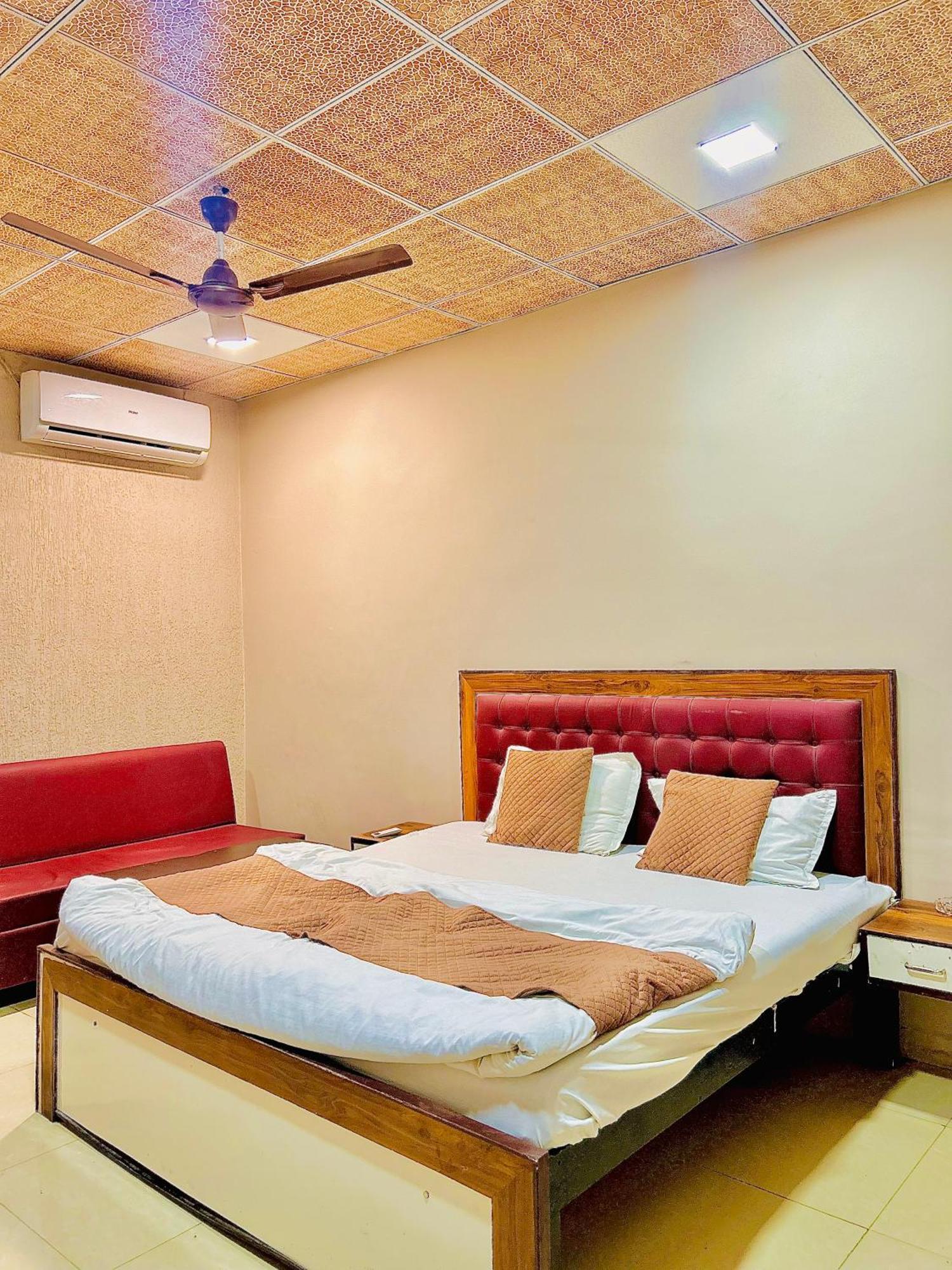 Jagtara Residency Hotell Indore Exteriör bild